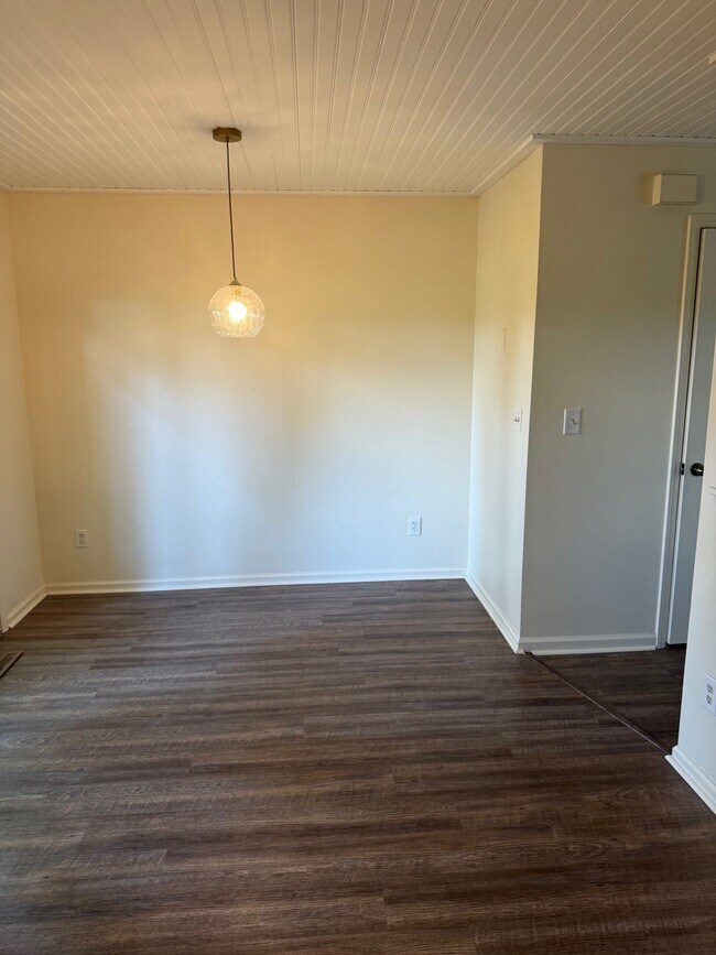 348 River Rd