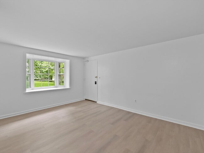 Photo - Sought-After fully remodeled Park Glen Condo Living in Arlington! Unit 104