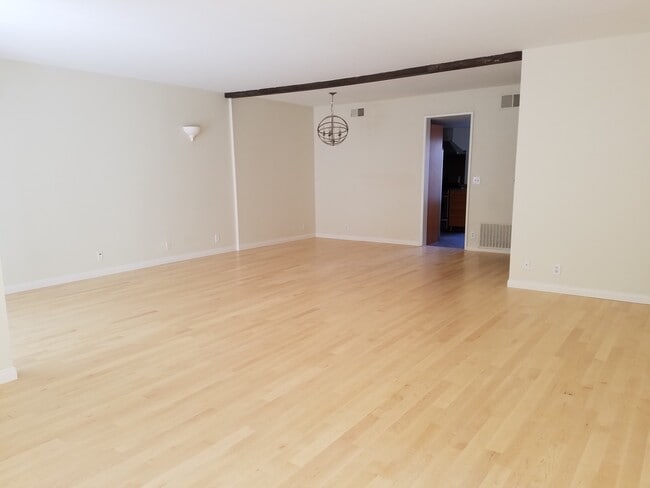 Comedor - 1909 Pelham Ave Unidad 104