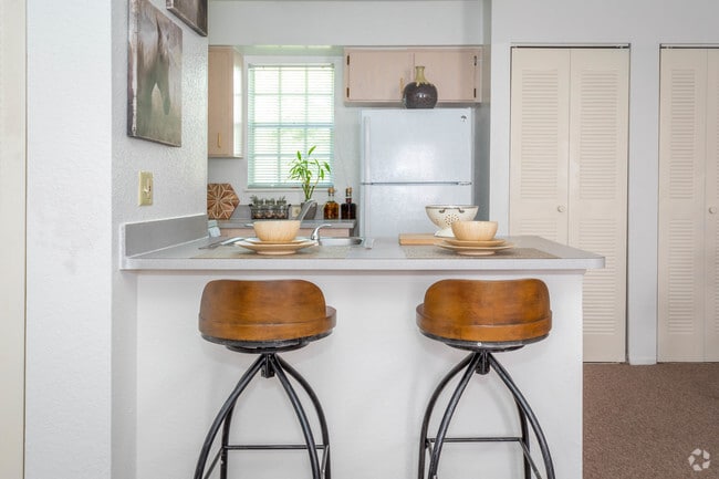 Kitchen & Breakfast Bar