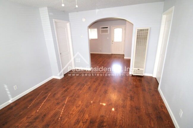 5914 Del Campo Ln