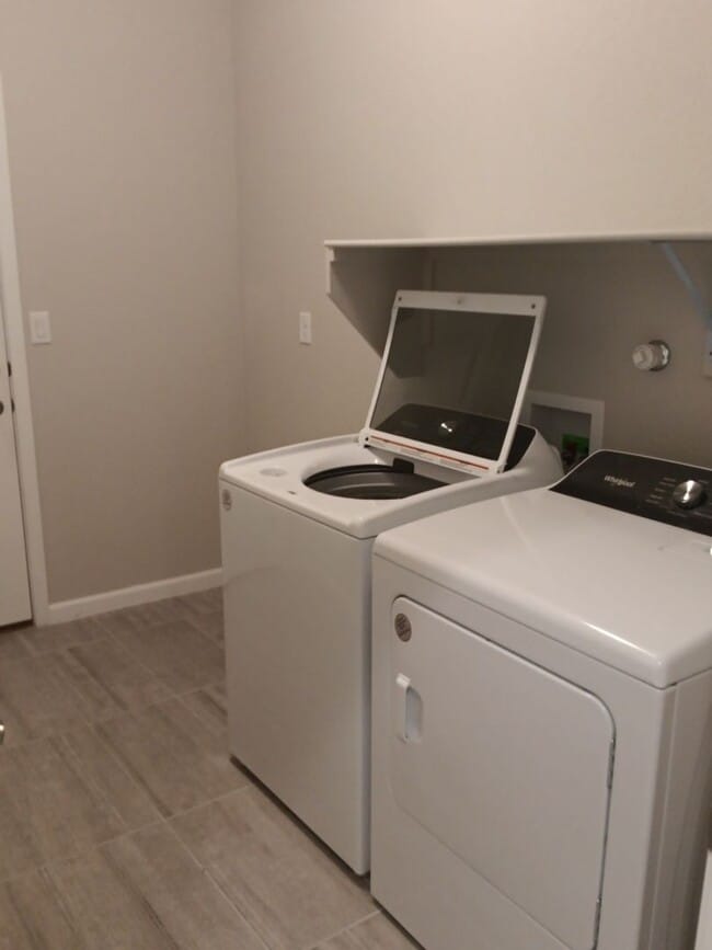 Photo - 3 Bedroom, 2 Bathroom Home! Schedule a Showing!