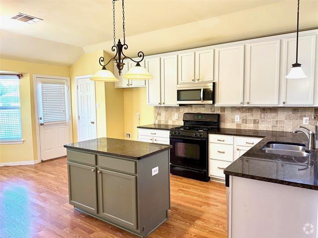 Building Photo - 3301 Rolling Meadows Dr Rental