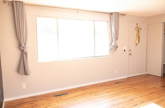 Photo - 2162 Jackson Ave