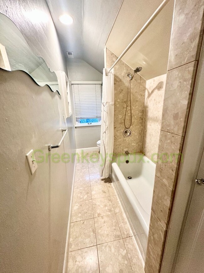 Photo - 10197-1136 Unit B