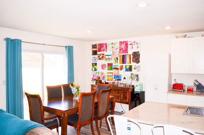 Photo - 5 Bedroom 3 Bath in Avalon Woods in Newberry