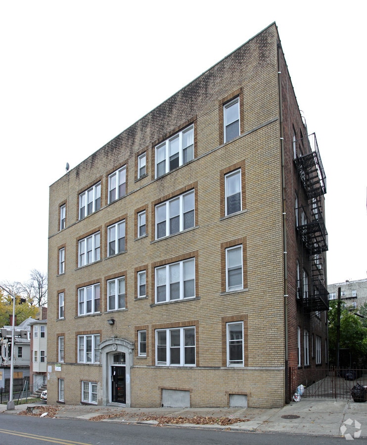 Primary Photo - 317 William St Apartments