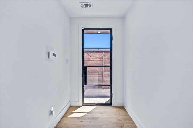 Photo - 410 Avenue L