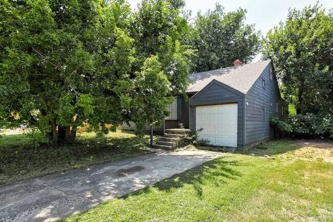 Photo - 2 BED/ 1.5 BATH Close to Botanical Gardens...