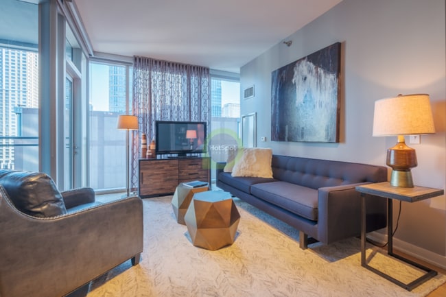 153 W Kinzie St
