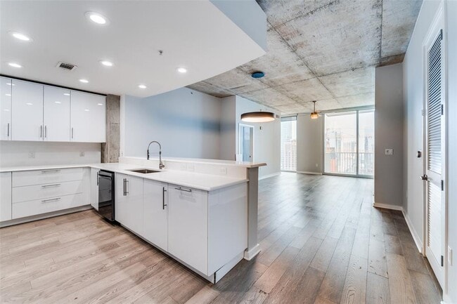 Building Photo - 360 Nueces St Unit 2409