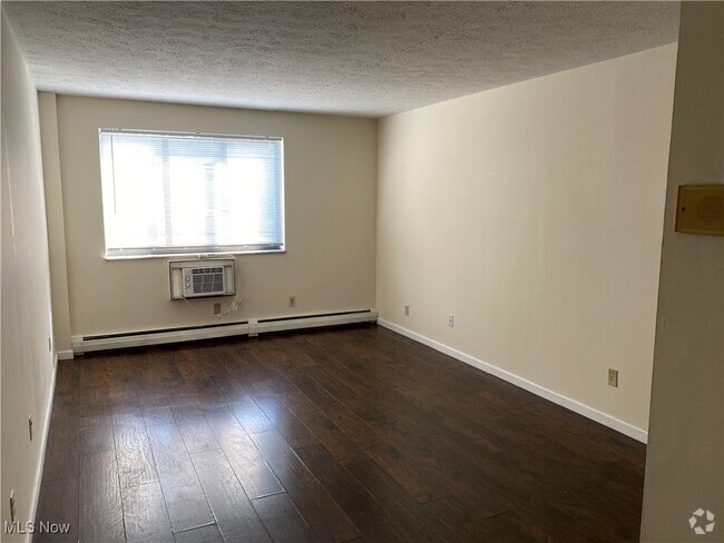 Building Photo - 17901 Lakeshore Blvd Rental