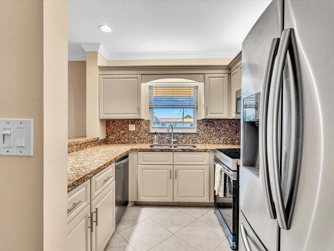 333 SE 20th Ave Unit 204