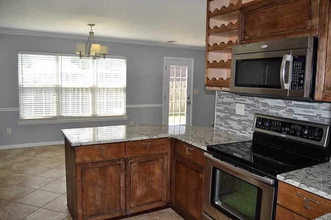 Photo - 715 Spalding Ct