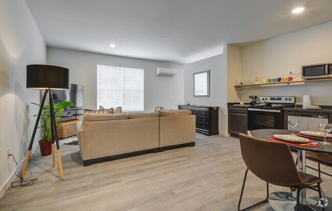 Building Photo - The Classic + Unit 103 Rental