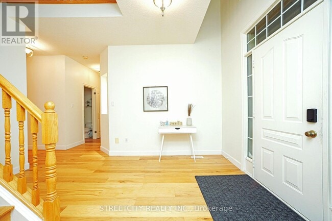 Photo - 465 Whisker St