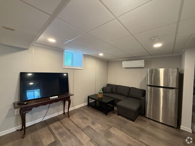 Building Photo - 44 Blenford Rd Unit 1 Rental