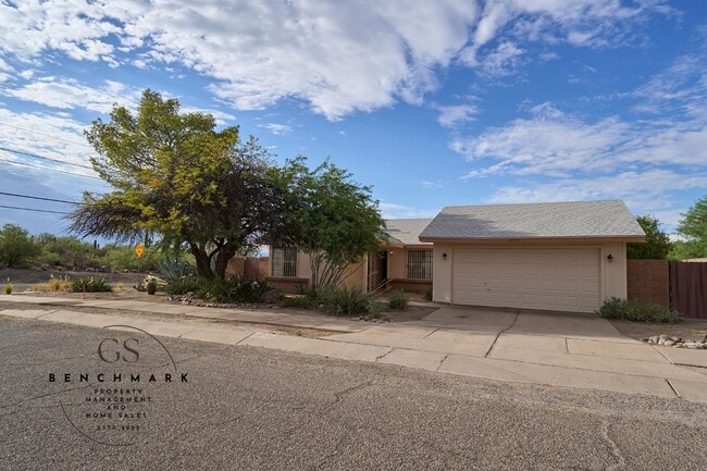 Building Photo - 2230 S Greasewood Rd Rental