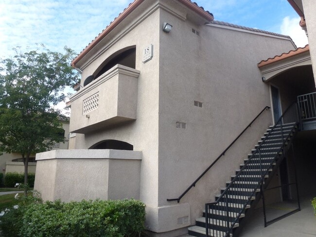Building Photo - Beautiful Condominium in Gated Community i...