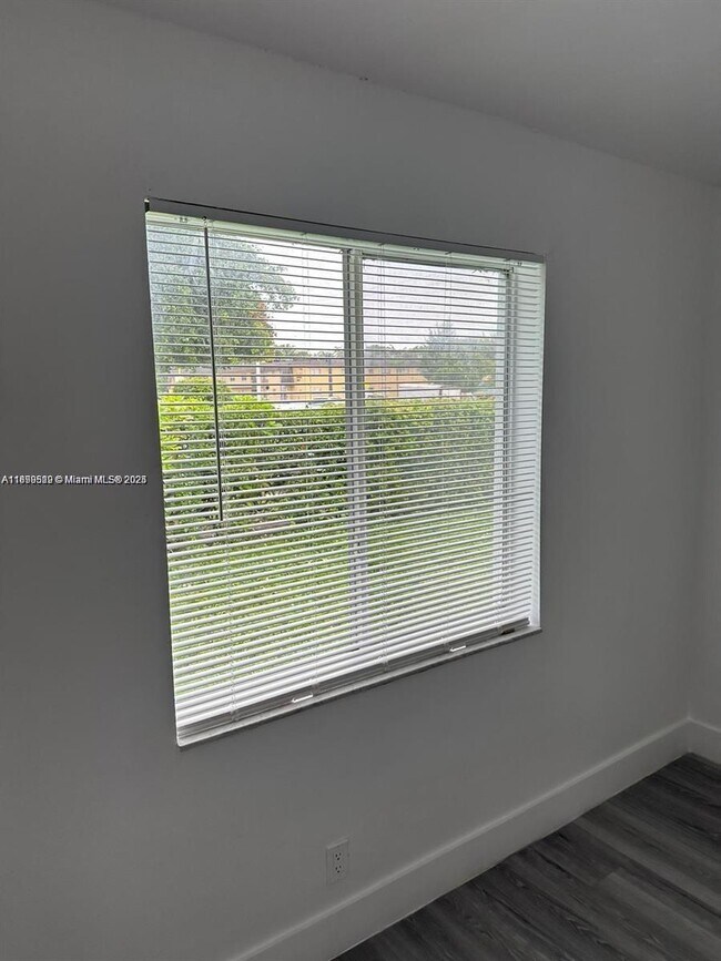 Photo - 6921 Pembroke Rd Unit 6921