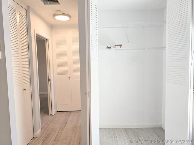 2737 Emory Dr E Unit D