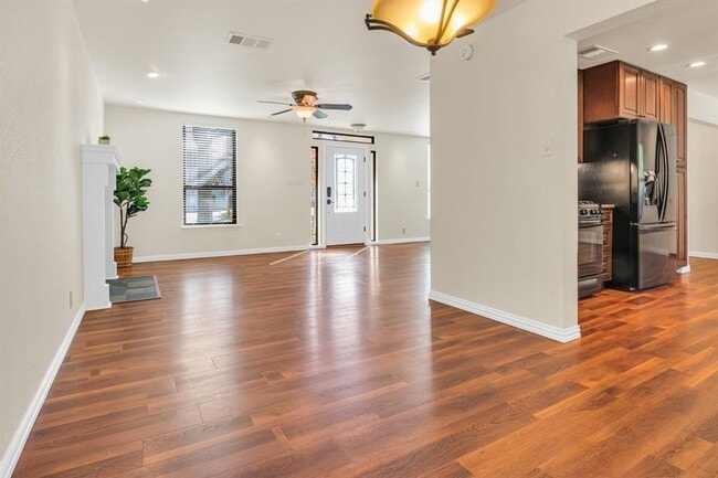 Photo - 1803 Lion-Heart Dr