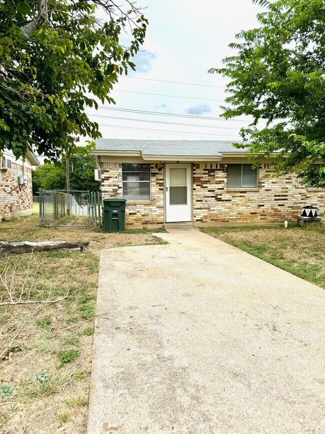 Building Photo - 408 Sunset Ln Unit #A Rental
