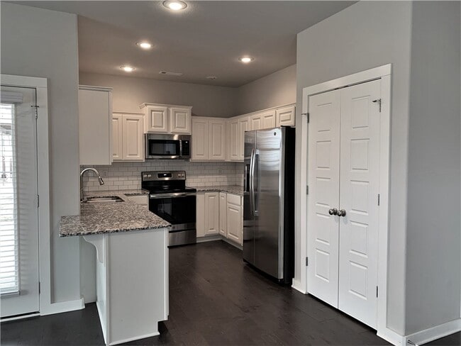 Photo - 3901 SW Peachwood Dr