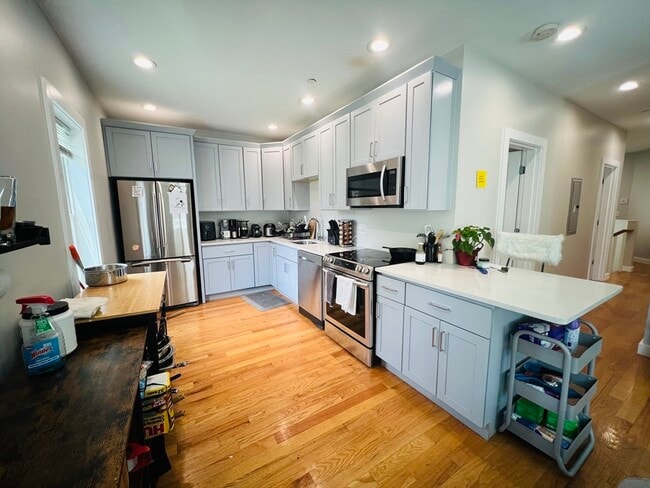 Building Photo - 8 W Bellflower St Unit 1