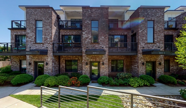 Building Photo - 3 bed/3 bath with Attached 2 Car Garage in East Nashville