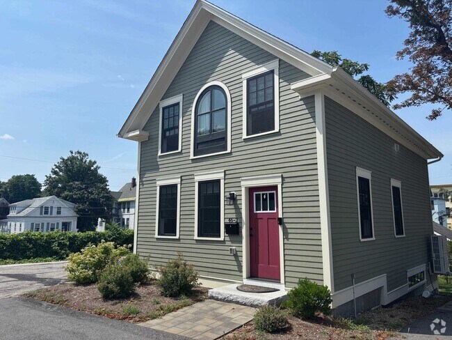 Building Photo - 46 Pleasant St Rental