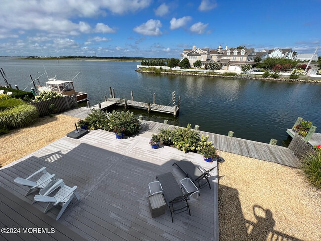 980 Barnegat Ln