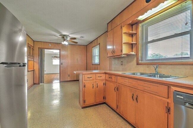 Photo - 208 Hogan Ave