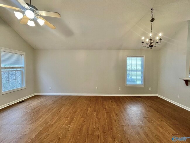 Photo - 186 Hollington Dr NE