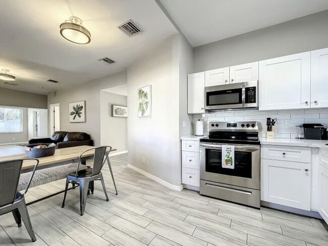 Photo - 1500 SW 12th Ct