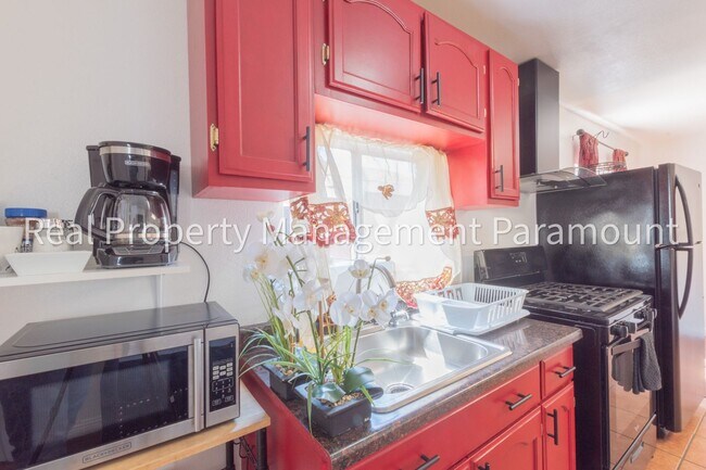 1362 E 61st St Unit 1364 1/2