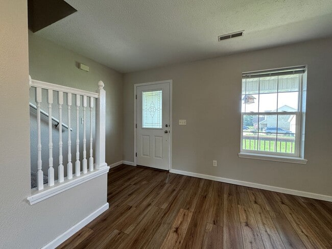 Photo - 3 bedroom, 2.5 bathroom duplex located clo...