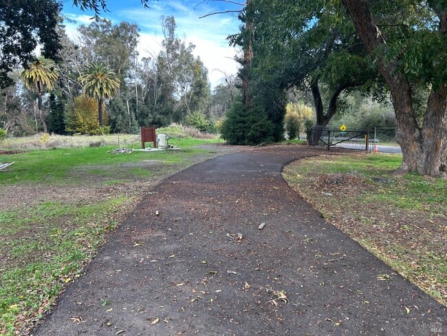 Building Photo - 6297 Pleasants Valley Rd