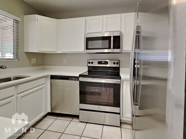 Building Photo - 11220 N 72nd Dr