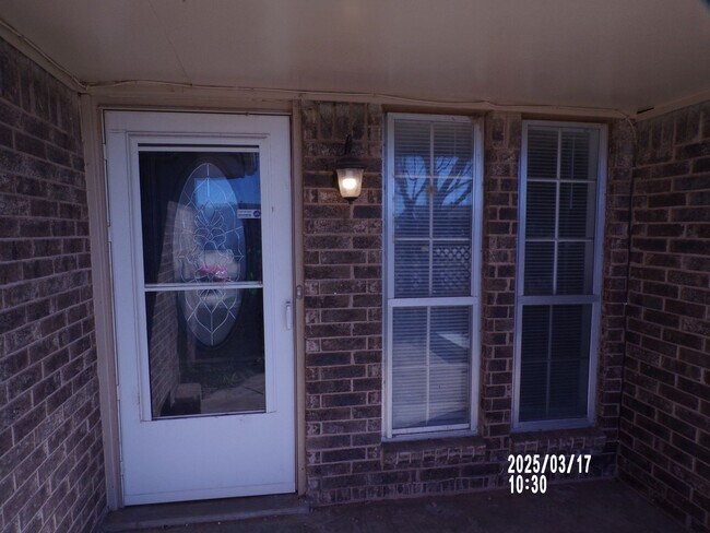 Photo - East side! Updated! Granite counter tops! Hard surface flooring throughout!