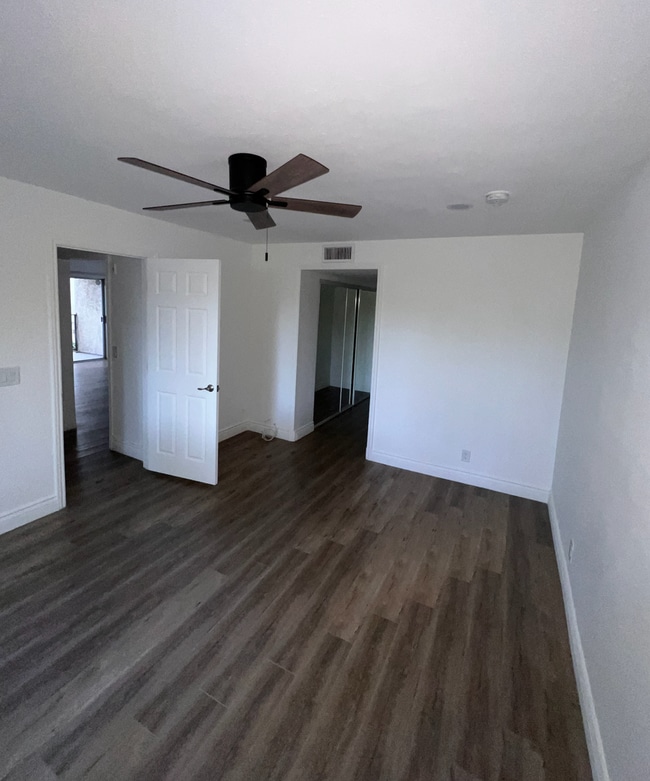 Modern 2-Bedroom Apartment in Gated Van Nu... - Modern 2-Bedroom Apartment in Gated Van Nu... Unidad 6