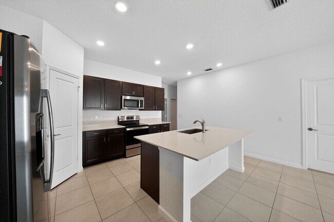 Photo - 752 Worlington Ln