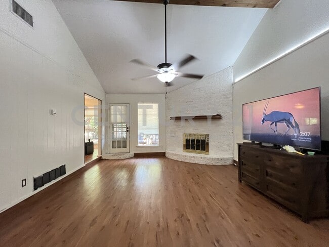 Building Photo - Beautiful 3/2/2 Home in Desirable Birdvill...