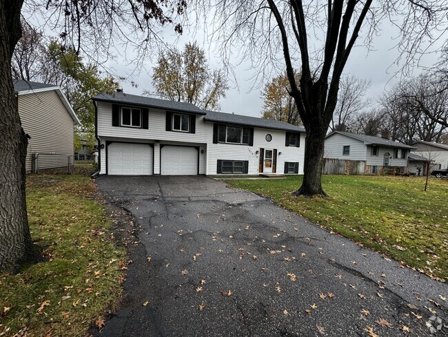 Building Photo - 1418 Meadowmoor Dr NE Unit 2 bed 1 bath Rental