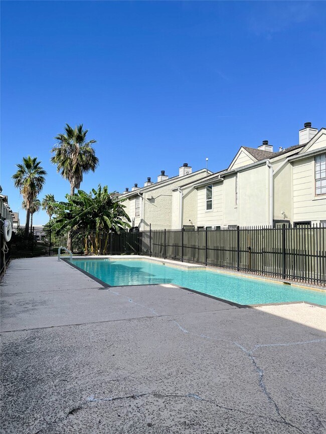 Building Photo - 8718 Victorian Village Dr Unit 8718