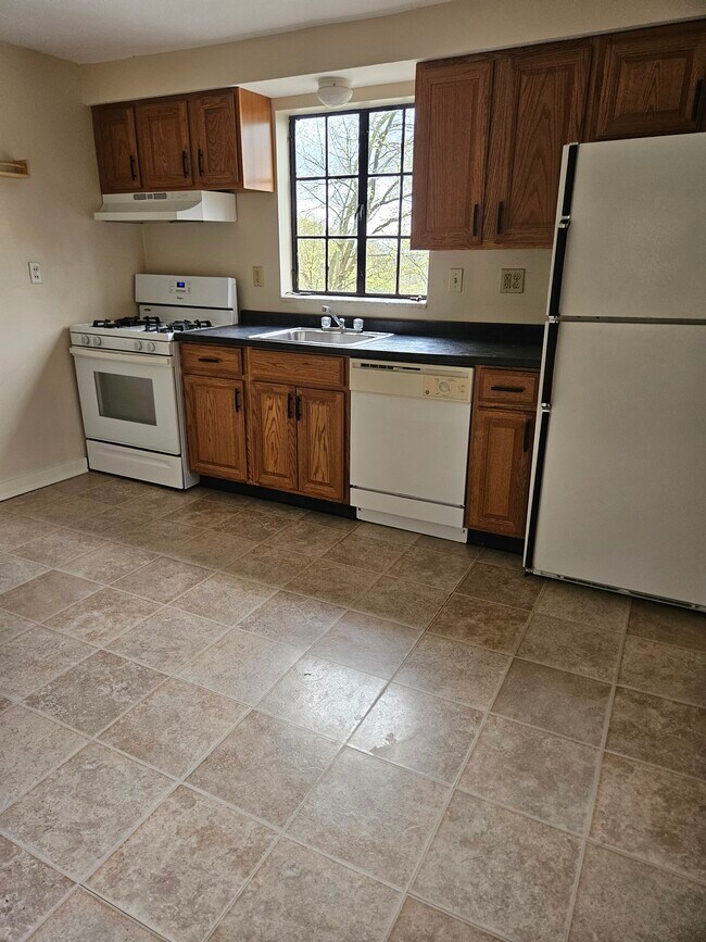 Kitchen - 609 Tingley Ave Unit 609