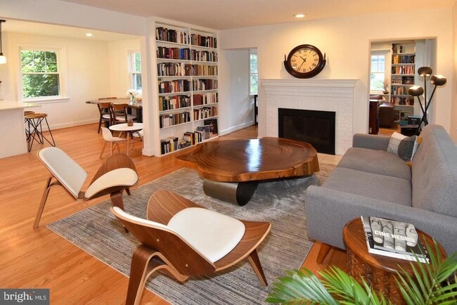 Photo - 4732 Ellicott St NW