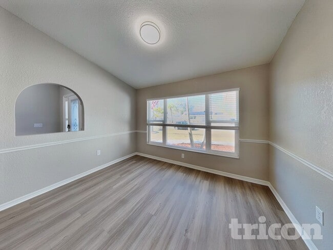 Photo - 3798 Fontainebleau St