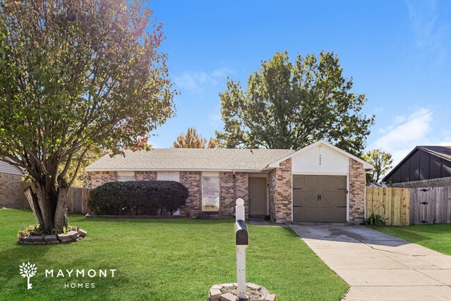 Photo - 7024 Greenview Cir S