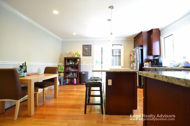 Photo - 33 Bigelow St Unit 1